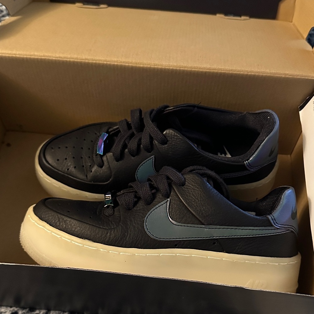 Nike Air Force 1 Black and Silver Box